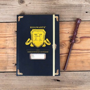 Σετ σημειωματάριο με στυλό ραβδί Harry Potter Notebook & Wand Pen Set – Hogwarts Shield ΣΧΟΛΙΚΑ   SET